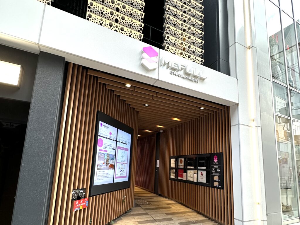 梅田駅最寄りのチョコザップ梅田店の建物外観